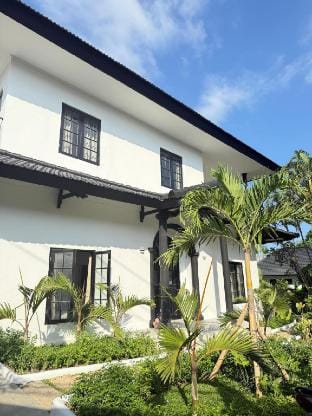 White Swan Mansion Vacation rental in Denpasar