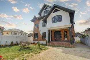 BB Luxury Guest House Villa in India