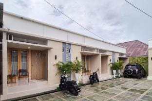 RedDoorz near Mutiara SIS Al Jufrie Airport Palu 3 Villa in Indonesia