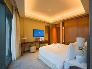 Super luxurious 2 BR Burj Khalifa & Fountain View Apartment in Dubai