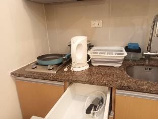 The Viceroy 1 McKinley - 150mbps WiFi & Karaoke Vacation rental in Makati