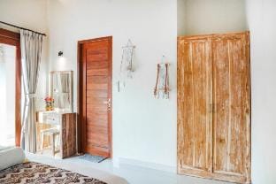 Brookside House: 1BDR, Prv Pool, 5 min Ubud Center Villa in Marga
