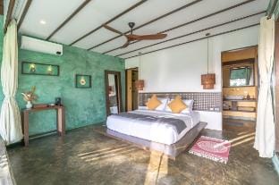 Tanaw Villas - Modern and Spacious Villa with Pool Villa in General Luna