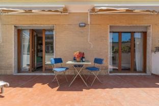 Molo Angioino Suites: ampio alloggio con terrazzo Vacation rental in Naples
