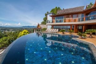 苏林海景6卧室4泳池豪华别墅 Villa in Choeng Thale