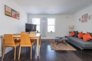 Islington Charm 1BR | Essex Road Apartment in London Borough of Islington