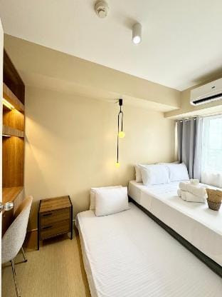 Stylish 1bedroom with balcony Vacation rental in Iloilo City
