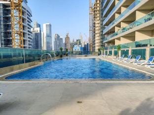 Dubai Marina sleeps 4 with Water Views Apartment in Dubai