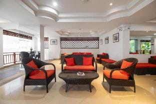 Condo 650m Surin  1BR Pool Gym Prime Location C233 Apartment in Choeng Thale