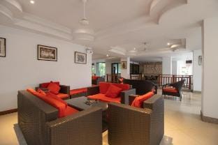 Condo 650m Surin  1BR Pool Gym Prime Location C233 Apartment in Choeng Thale