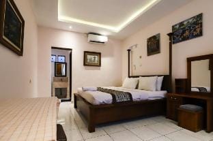 Simple Classic Room with Own Kitchen + Shared Pool Vacation rental in Marga