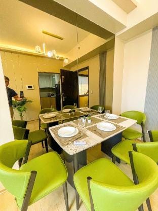 Stunning 2-Bedroom Across Okada at Gentry Manor Vacation rental in Pasay