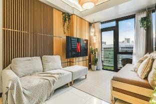 Stylish 1BR Walk to Venice Grand Canal & Near BGC Apartment in Makati
