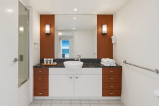 Ocean Beach View 33rd floor Upper Level Apartment in Surfers Paradise
