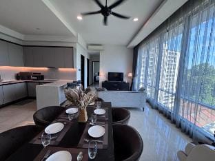 Cozy 3BR Opus KL | 9pax | PS4 + 600Mbps + Netflix Vacation rental in Federal Territory of Kuala Lumpur