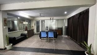 Budget stay in Saidulajaib Vacation rental in New Delhi