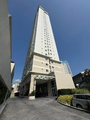 Condo Studio Unit in Mandaluyong |Smart TV |Nr MRT Vacation rental in Manila City