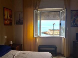 Suite beachfront near the railway station and port Apartment in Civitavecchia