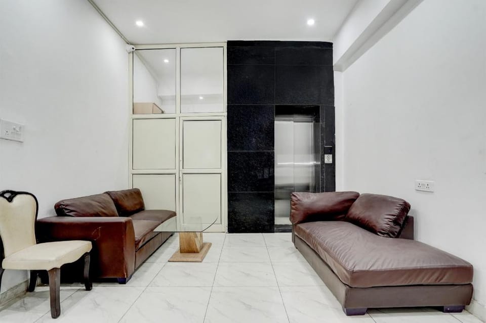 SPOT ON by OYO City Charm Homestay Hotel in Dehradun