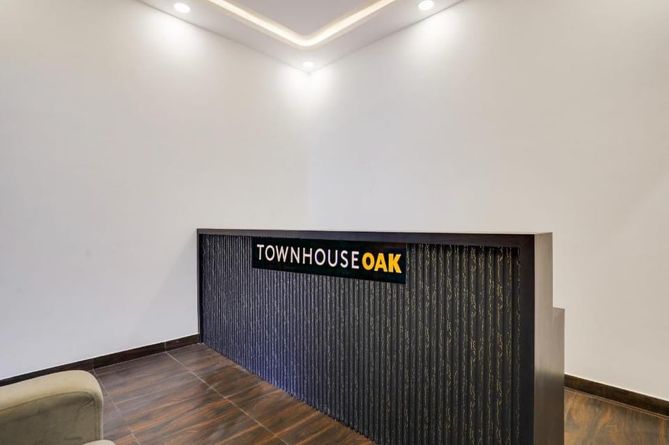 Townhouse OAK XOTEL near silk board metro Hotel in Bengaluru