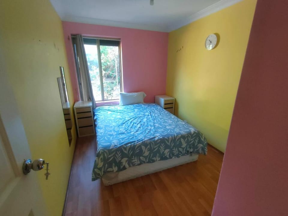 Joondalup 别墅中的一间卧室或者一张床位 Vacation rental in Joondalup