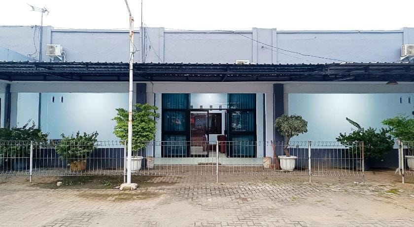 Guest House AA Syariah by Hello Room Bed and Breakfast in Indonesia