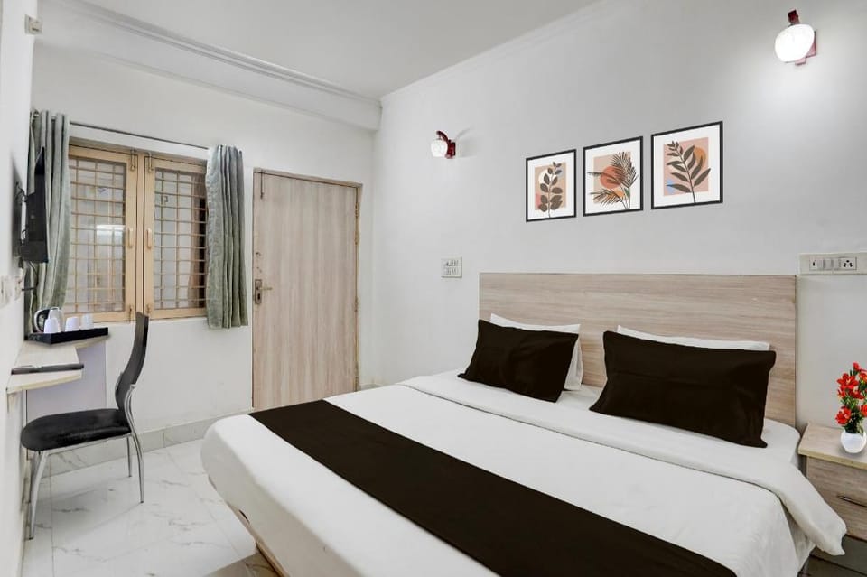 Super Hotel O Dehradun Railway Station Formerly Vista Express Homestay Hotel in Dehradun