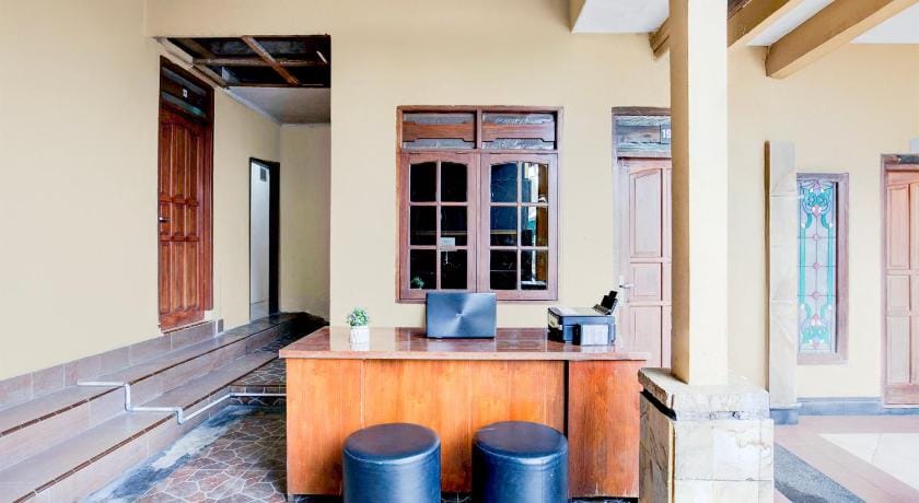 OYO 94775 Palm Cafe Inn Hotel in Indonesia