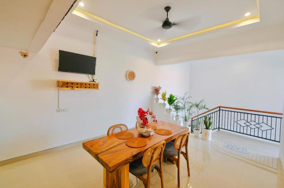 Crystal Flow Guest House & Apartment Canggu Bed and Breakfast in North Kuta