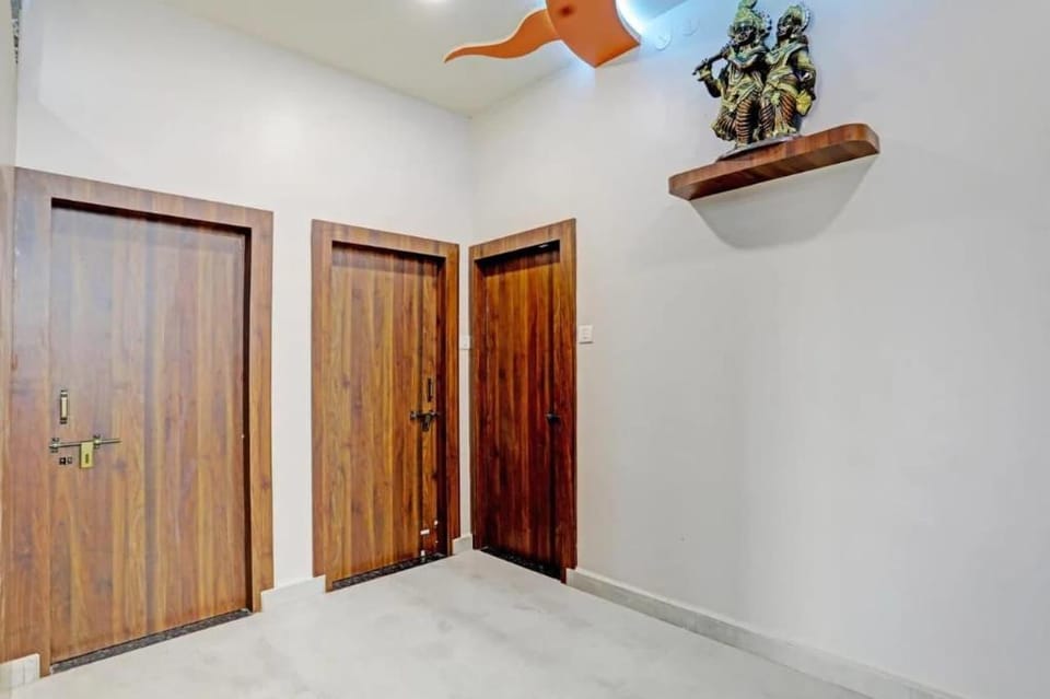 Hotel Brown Hill and Family Restaurant Apartment in Maharashtra