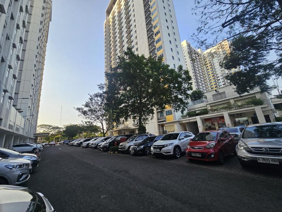 Summerbreeze Studio Apartment Hotel in West Java