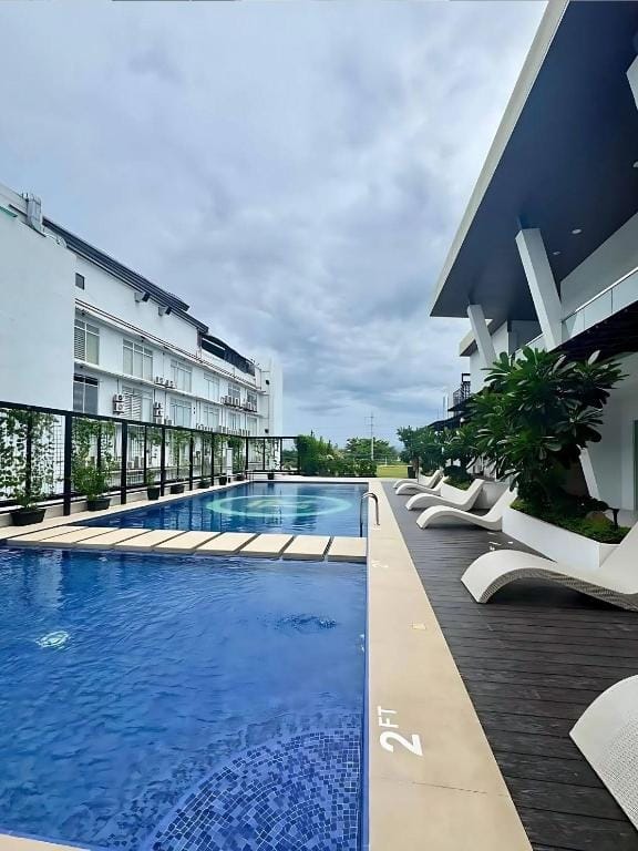 Cozy Condo Bedspace - Secure W/ AppliancesWiFiParking Hotel in Davao City