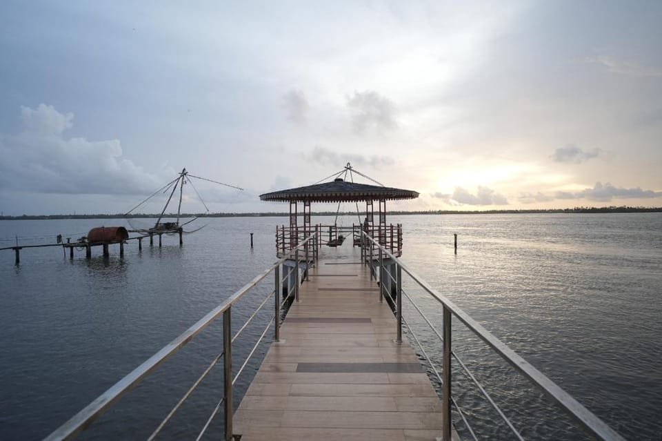Lakeshore – 11BR Resort in Kochi by Homeyhuts Hotel in Kochi