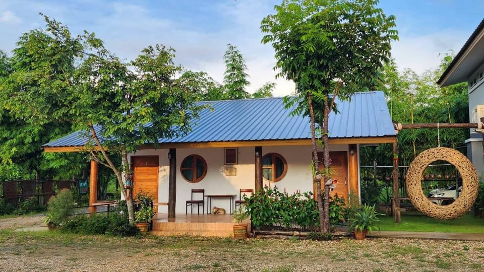 นกขมิ้นรีสอร์ท บ้านไร่ อุทัยธานี Hotel in Thailand