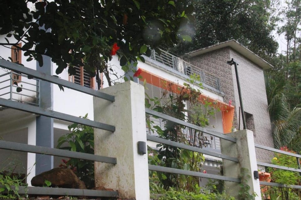 Eliezer Holiday Home By Teal Luxury Stays - Munnar Hotel in Munnar
