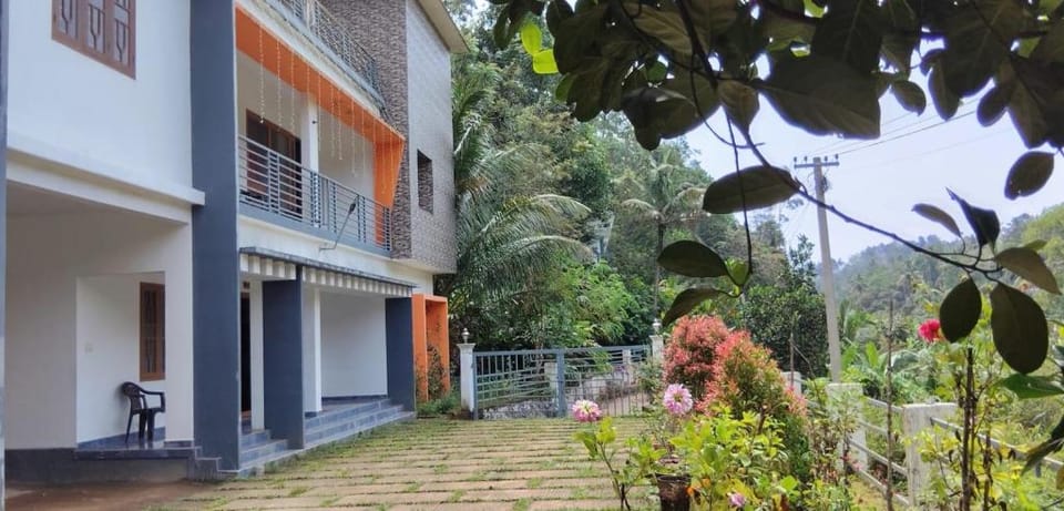 Eliezer Holiday Home By Teal Luxury Stays - Munnar Hotel in Munnar