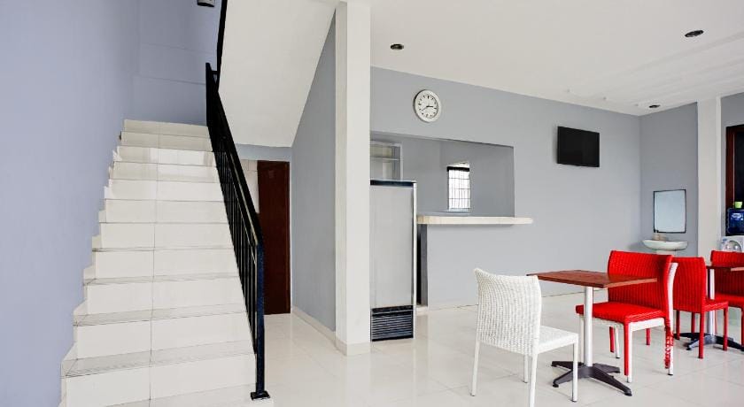 OYO 94785 Diana Homestay Syariah Hotel in Indonesia
