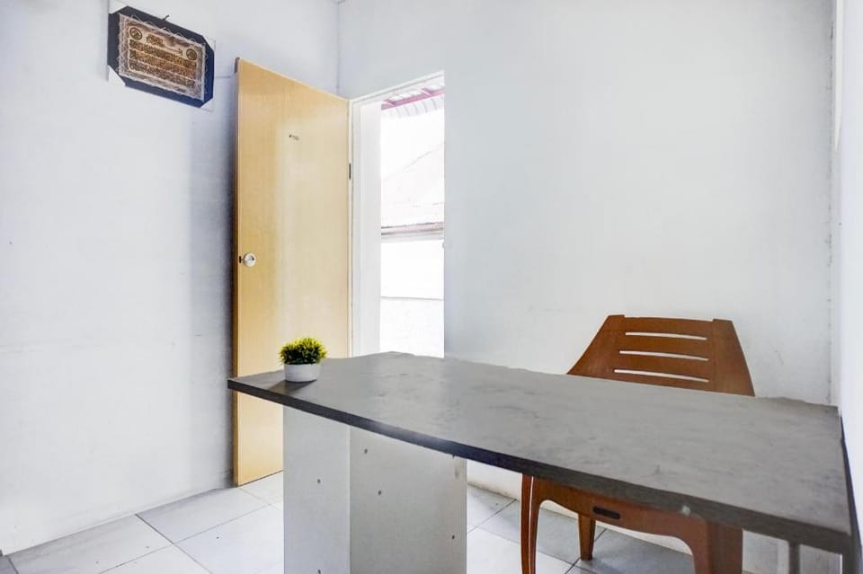OYO 94768 Al-hamra Guest House Hotel in Indonesia