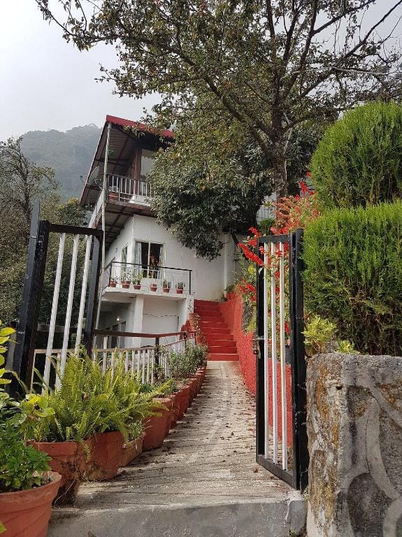 The Perfect Hideout by Himalayan Grove Hotel in Uttarakhand