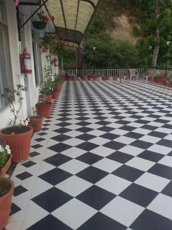 The Perfect Hideout by Himalayan Grove Hotel in Uttarakhand