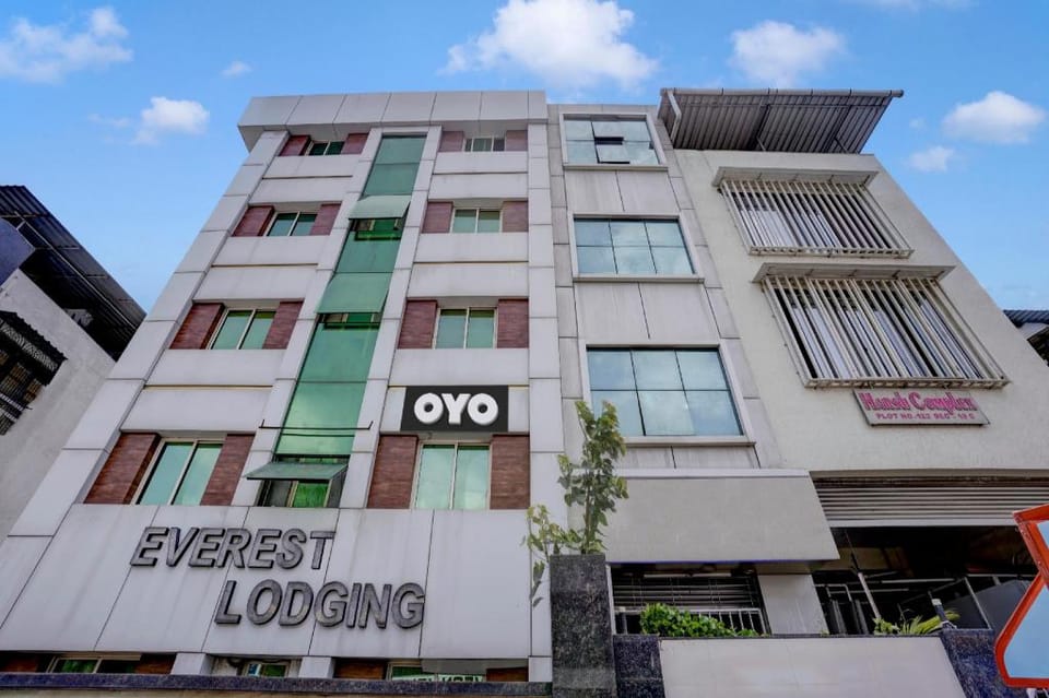 Hotel O Everest Lodging Vashi Hotel in Maharashtra