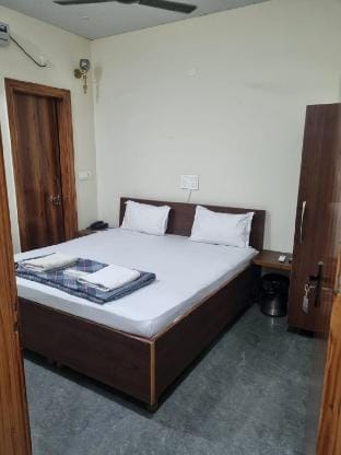 HIGH SKY HOTEL SHEELA BYE PASS ROHTAK 9812120705 Apartment in Haryana