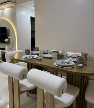 Panoramic Landscape and Seaview, Near Airport - 8m Apartment in Pasay