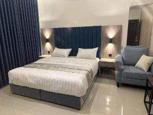 Room 302 is quiet,modern,with internet and Netflix Apartment in Jeddah