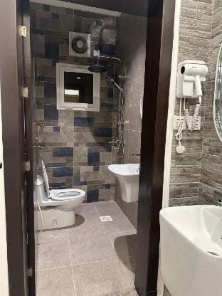 Room 302 is quiet,modern,with internet and Netflix Apartment in Jeddah