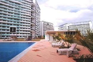 Private condo near Batasan, Ateneo, UP, with pool Apartment in Marikina