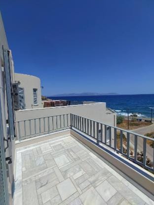 Beachfront Ela Luxury Stay with Jacuzzi   Views Apartment in Islands
