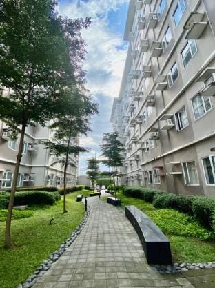 Francisco's Place Staycation (near SM Fairview) Apartment in Quezon City