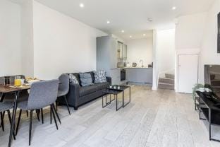 Stylish Bickley Home Near London Apartment in Sevenoaks District