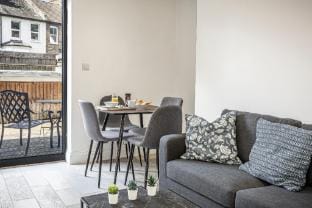 Stylish Bickley Home Near London Apartment in Sevenoaks District